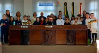 Câmara de Getúlio Vargas recebe visita de alunos da Escola Ideau-Santa Clara