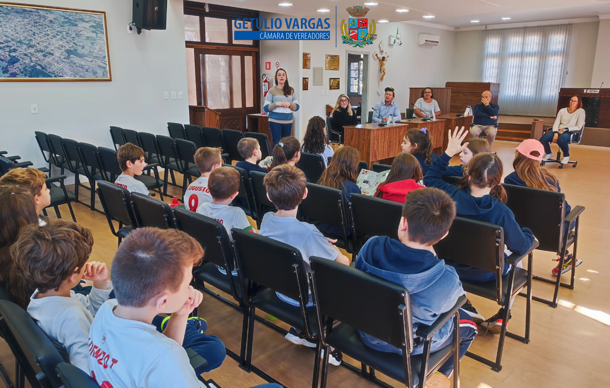 visitação crianças 4 ano ideau santa clara a camara de vereadores - foto Paolla Butka.jpg