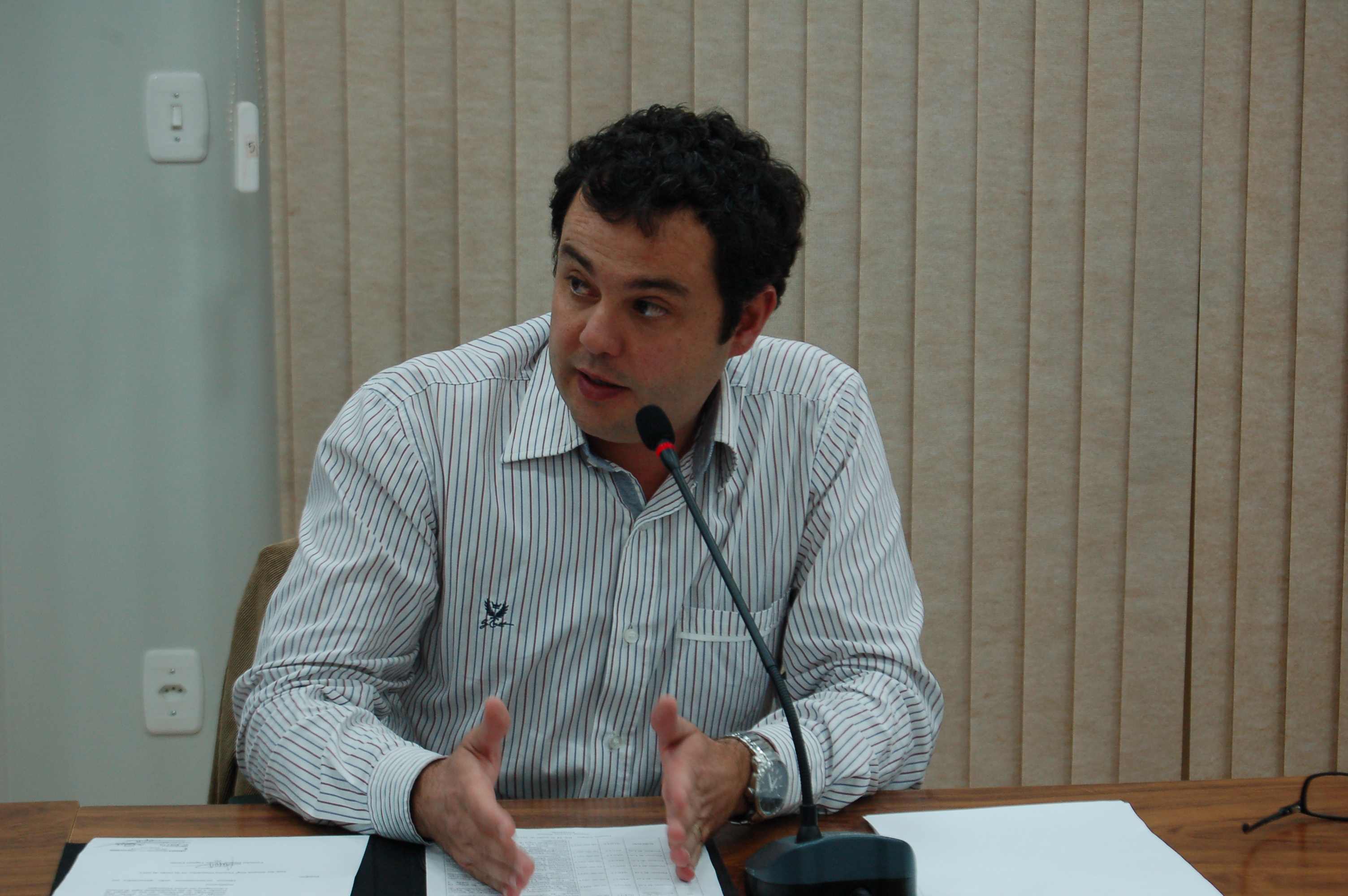 Vereador Dinarte Farias obtêm aprovação unânime em Pedido de Informações sobre limpeza de passeios públicos e de terrenos particulares